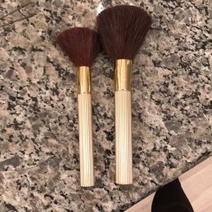 Estée Lauder makeup brushes